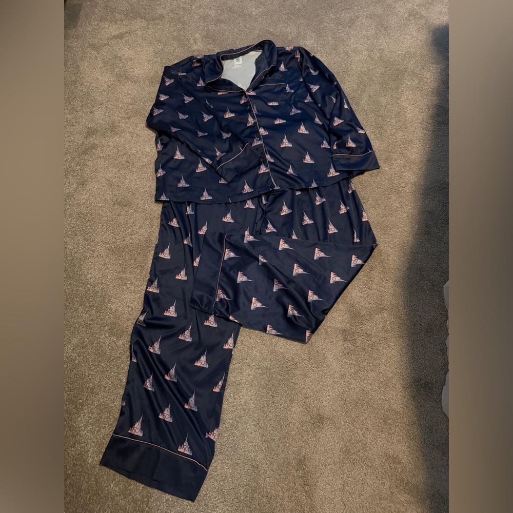 Disney 50 Navy/Pink Castle Print Plus Size Pajama Set